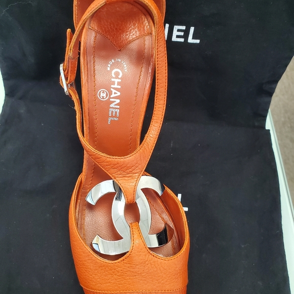 Chanel CC Logo T-Strap Platform Sandals - Picture 10 of 13